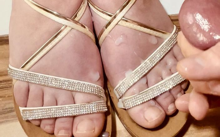 Zsaklin's Hand and Footjobs: Amateur sandals footfetish