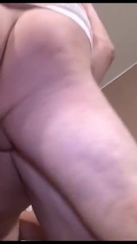 Cuplu bătrân futând pizda linsă în poziția 69... Spermă în gură