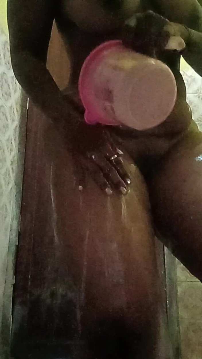 Reshma hot: Depilazione della figa e bagno caldo