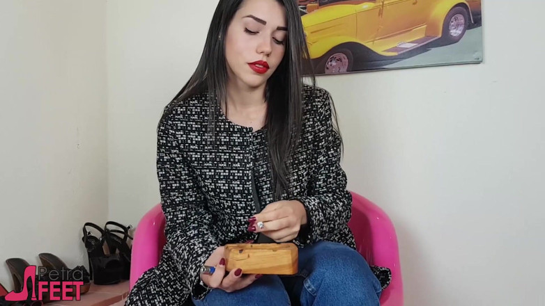Smokin Fetish: Italská kráska miluje kouření doutníků