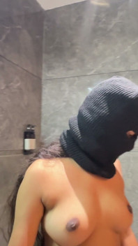 Ragazza Sposata Musulmano Sul Pavimento Del Bagno in Hotel