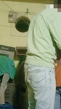उदास चेहरे के साथ लंड चुसाई वीडियो