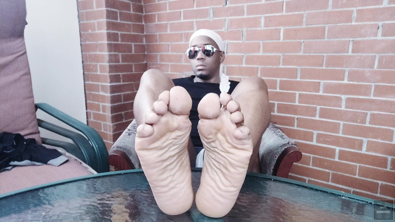 Soft Soleman: Я показываю мои мягкие подошвы в нижнем белье (2025)