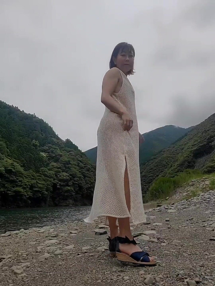 Mayumi Kanzaki: 屋外露出と屋外おしっこ