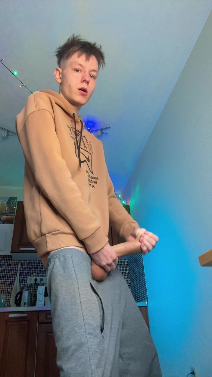 Morflot24: Ogromny wytrysk z chudego chłopca z zaskakująco dużym kutasem