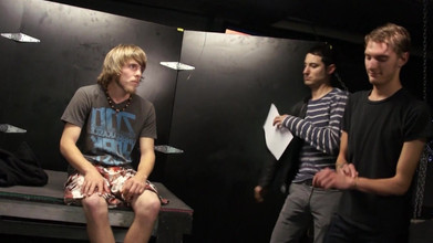 Just x gays: Verrouillé, chargé et élevé.