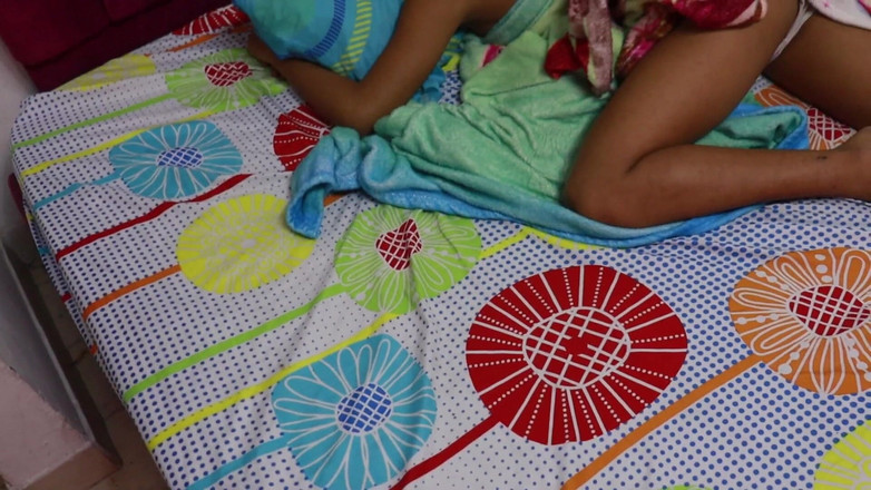 Jamesxd1010: Trovo un video della mia sorellastra al computer e mi...