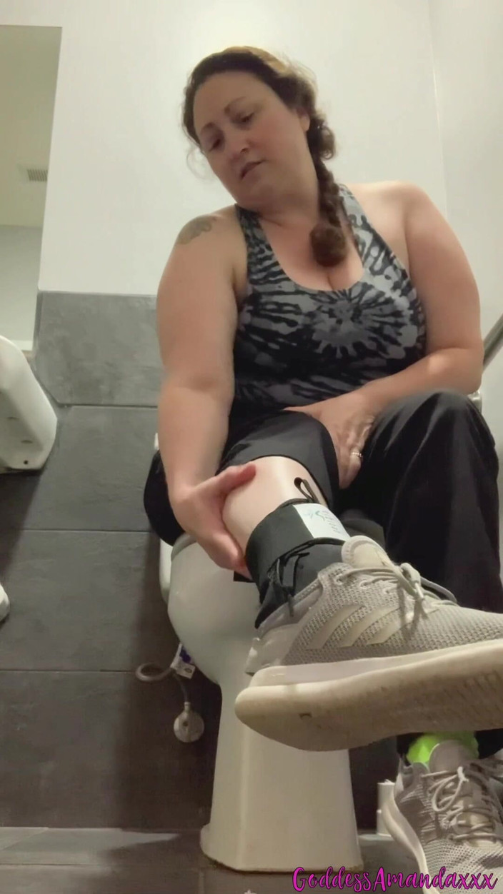 Goddess Amanda: Adoră-mi Pizda Zeiței Pișându-se, Cur Și Picioare