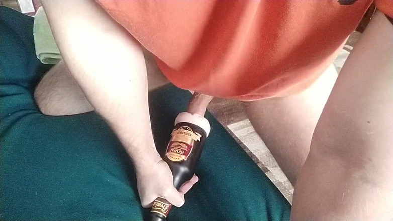 Hot guy solo: Người mẫu đồng tính đụ đồ chơi âm hộ và xuất tinh hai lần...