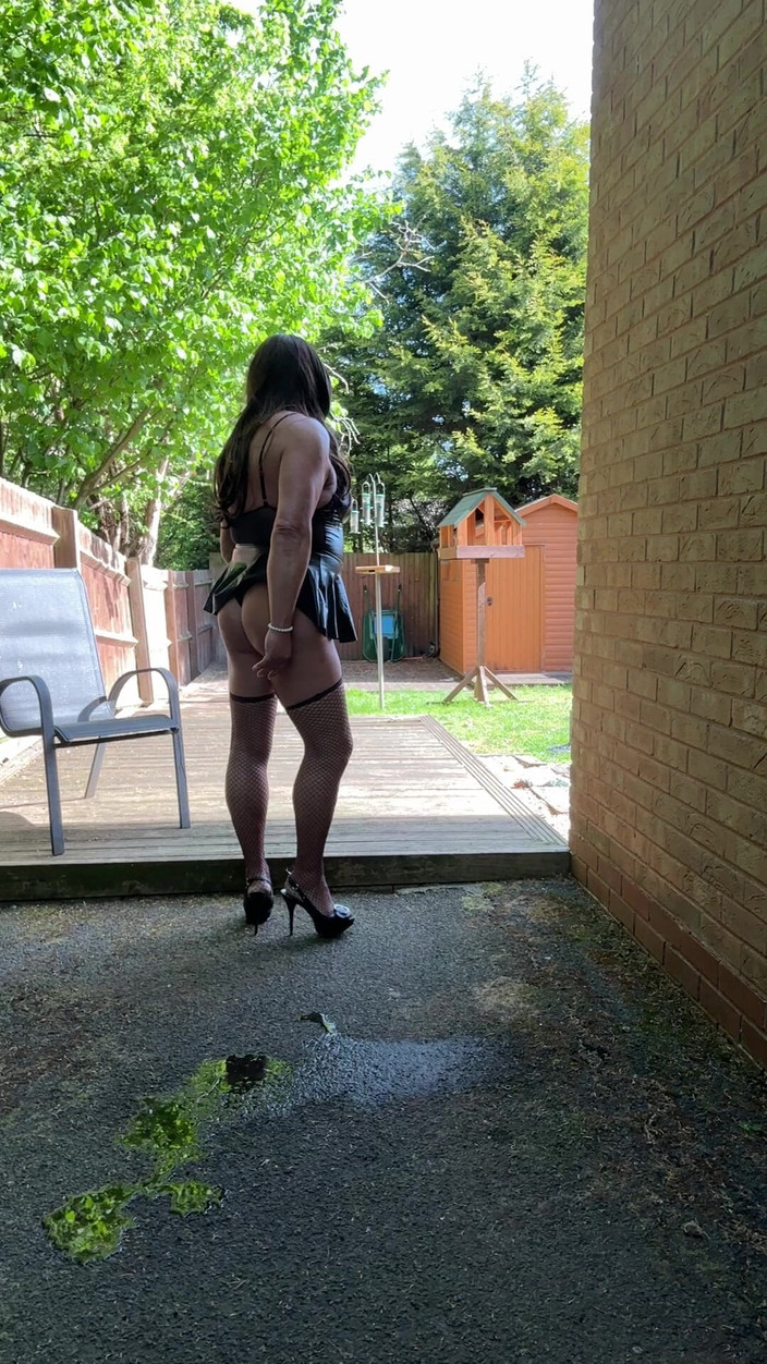 Kellycd2022: Sexy Crossdresser Kelly's in Sexy Black Pvc Dress and Fishnet...