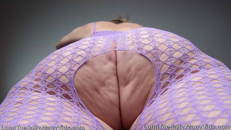 Long Toe Sally Big Buns: Could Cut Glass