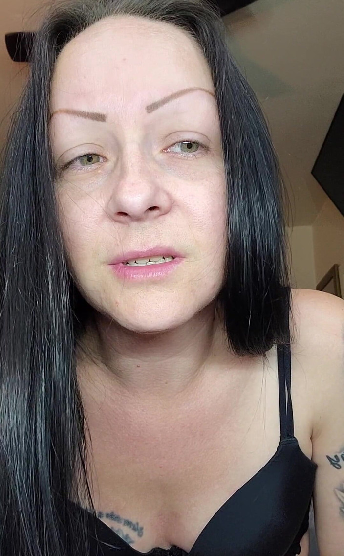 Raven Willow: Uctívání zadku a těla