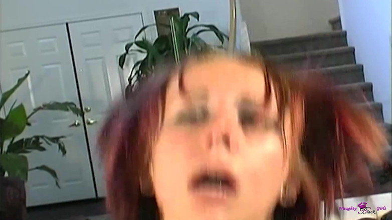 Naughty Black Girls: Azgın kızıl saçlı tracy trixxx amını yalatıyor ve büyük siyah...