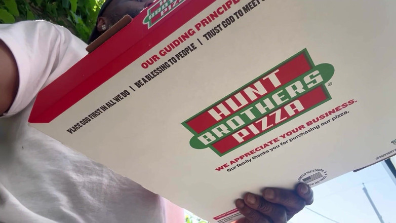 Thekookiejar: У Tomboy немає грошей, щоб заплатити за її піцу