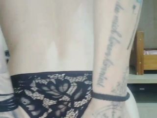 Sissy Aniya: Sissy Aniya - Transsexuală obraznică care își bagă un vibrator în cur