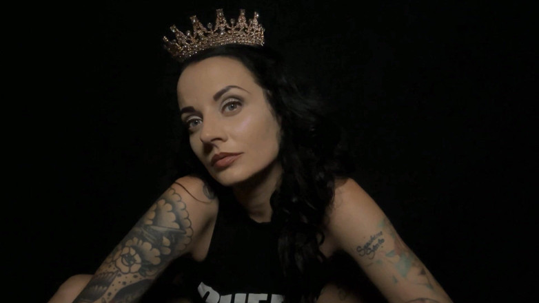 Miss Morticia: Podání a hlazení