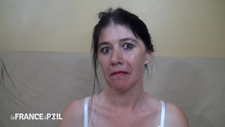 La France a Poil: La MILF di 45anni ottiene un doppio vaginale da due cazzi...