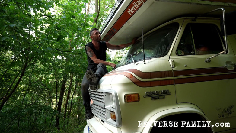 Perverse Family: Perverse Family 44.1 Season 4 Buying the Caravan From Redneck John