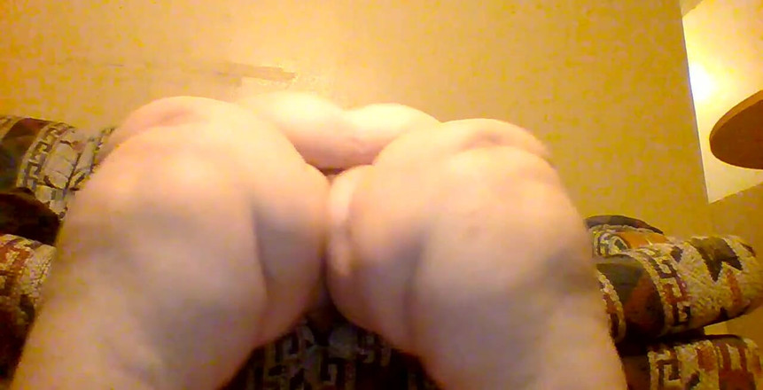 Kitty Delgato: Kijk naar deze enorme buik terwijl ik achterover lig en...