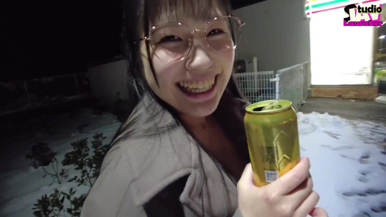 Studio JAV Launcher: Voglia all'aperto mai visto una cutie tettona sipare un carico...