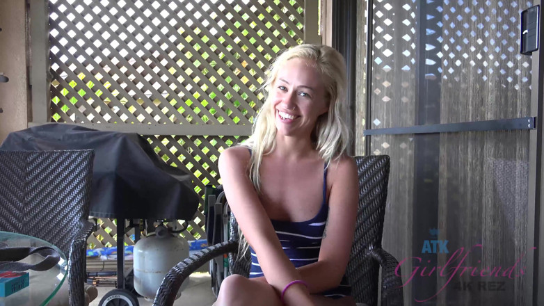 ATK Fans (Girlfriends): Vacanze virtuali in Hawaii con la giovane e così calda...