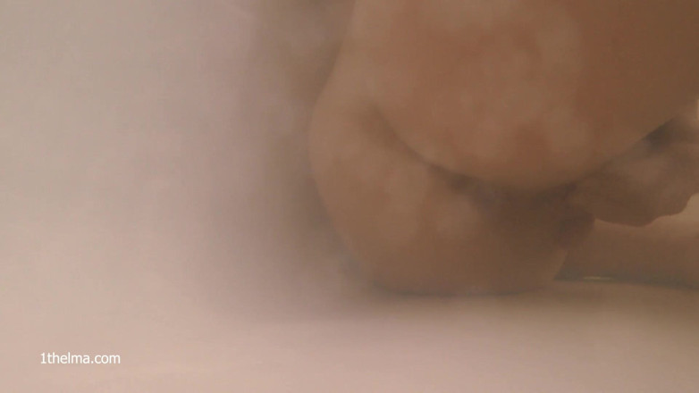 1THELMA: Underwater masturbation and orgasm