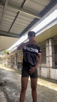 Tesão de ciclista garoto ao ar livre masturbação