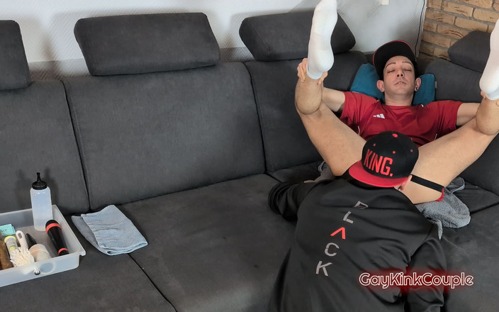 GayKinkCouple: Jag fyller hans röv med olika föremål