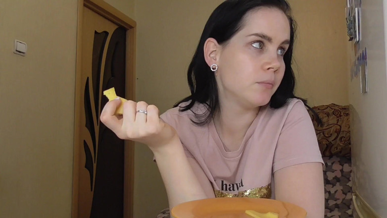 Anna Sky: Budeš stříkat a ona tě sní
