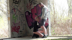 Crunch Boy: Sexy Arabka ošukaná atop medvědem venku