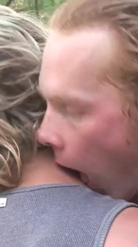 Exclusieve video zonder condoom: anale neukpartij buitenshuis tussen twee hete en sexy beste vrienden