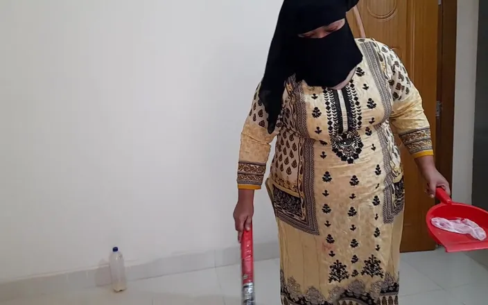 Aria Mia: Hot Muslim Arab Maid Fucked by Owner