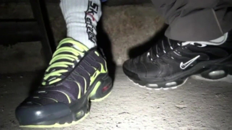 Sneaker Sex Kinky: Submissovaný k tenisce svého přítele
