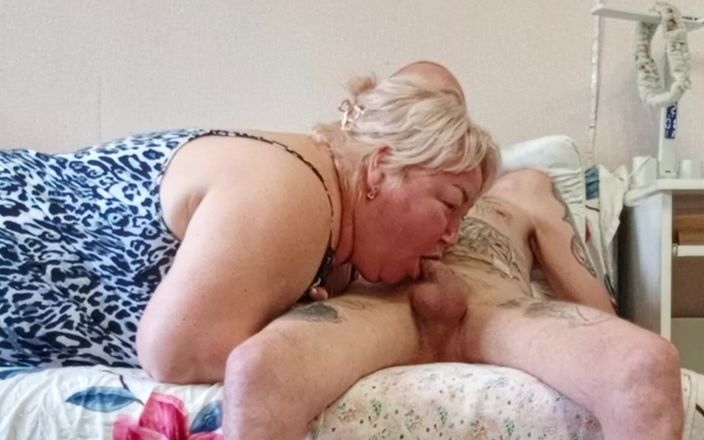 Zona901: Une petite amie suce une bite et se fait éjaculer dans...