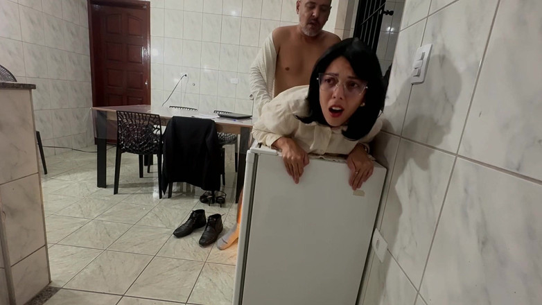 Gabi SweetCouplesStories: Sekretarka jest zaskoczona uderzeniem w tyłek i penetracją odbytu z...