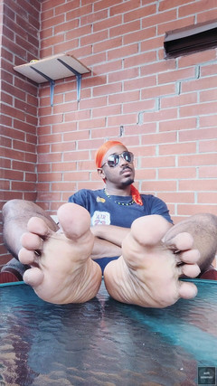 Soft Soleman: 交叉和未交叉鞋底 （2025）