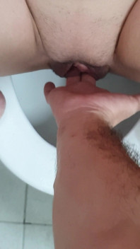 Krämig fitta efter ljud och kissa - färgad version