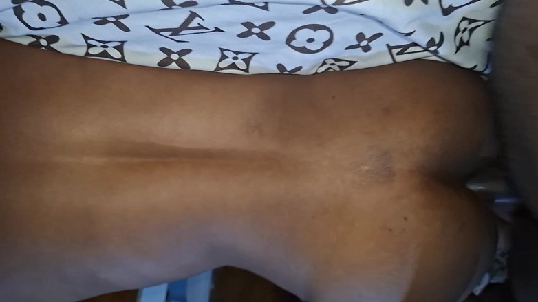 Mbingo237: ฉันมีเซ็กส์กับแฟนสาวของฉันกลางดึก