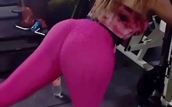 Barbietransxxxx: hot tranny at the gym training her ass to make...