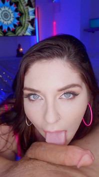 Dicke hintern brünette keira croft sperma graf