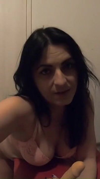 Får en massa sperma på puffig jacka och stor orgasm i simning