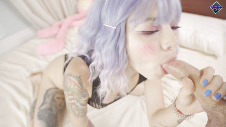 Karneli Bandi: Kawaii tiener houdt ervan om een grote lul te zuigen...