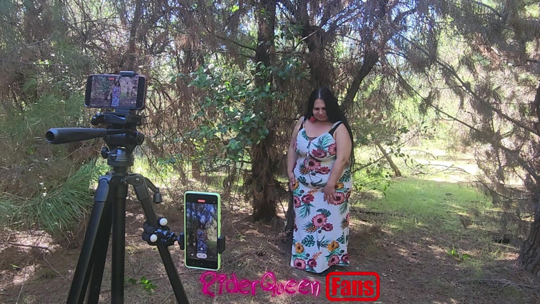 Riderqueen BBW Step Mom Latina Ebony: Riderqueen ensam, utomhus, videor för fans
