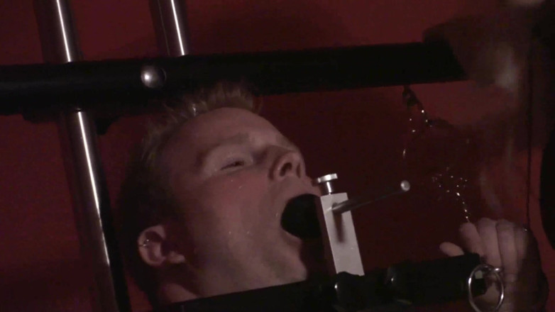 Femdom Austria: Spitting slave fixed on to the control tower