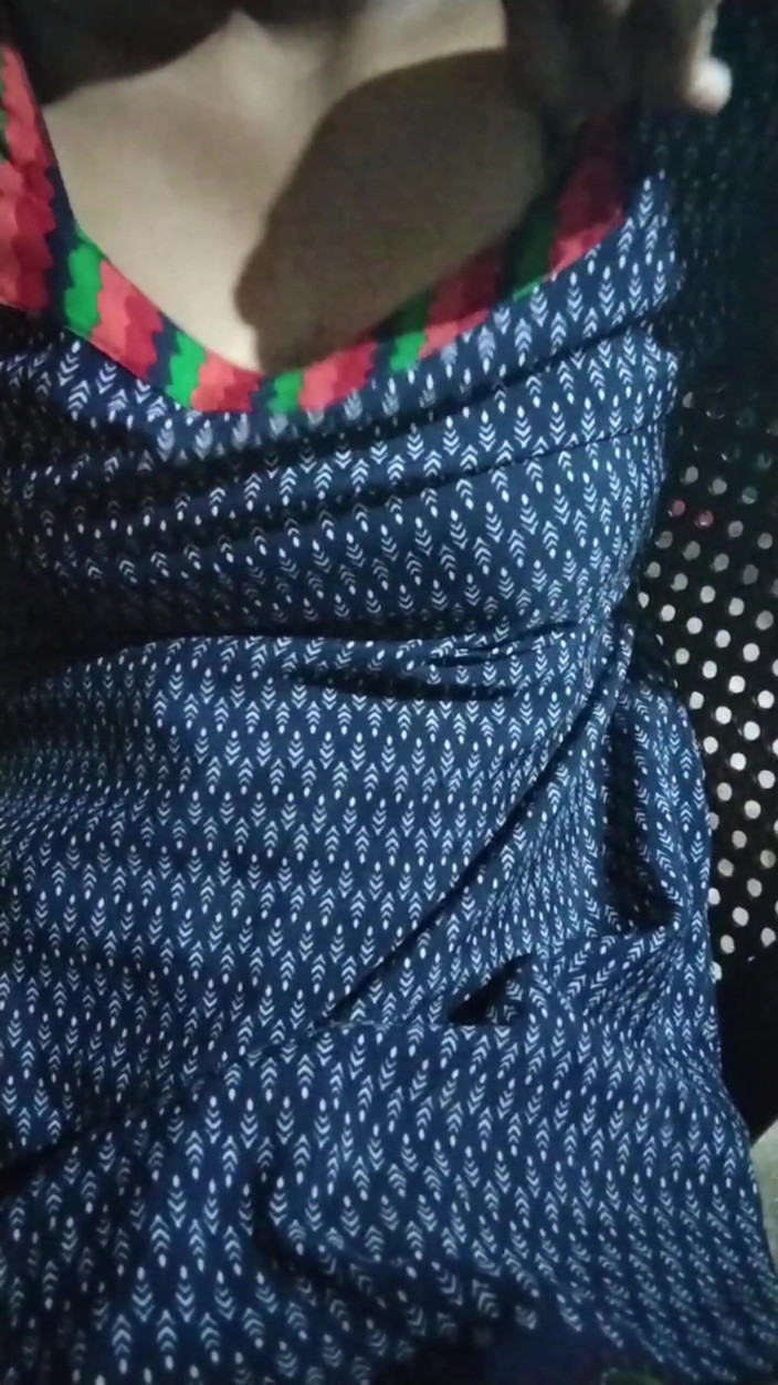 thick_mallu: 南インドの美女が熱い胸をオイルでマッサージ