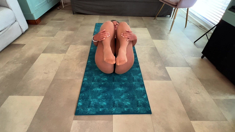 Miss Fluo: Pantyhose Workout with Feet in Face and Pussy