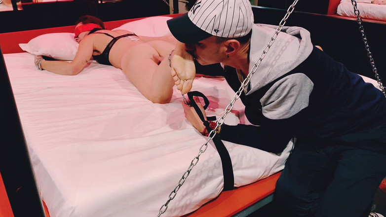 Yvonne: Sehari yang didedikasikan untuk menyembah Kaki Saya. dan zakar-Nya