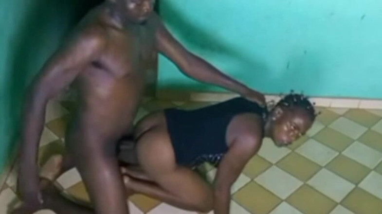 Pornsexlive: Cô ấy thích hương vị của con cặc đen của tôi