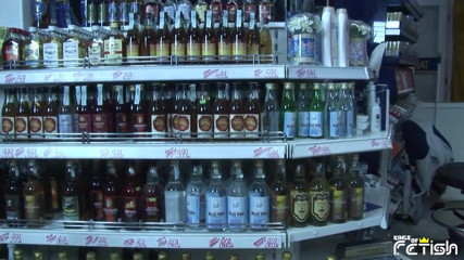 Big Tits for You: Збуджений продавець жорстко трахає італійську мілфу з тугою пиздою, яка приходить за покупками