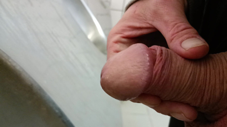 Rockardglans: मूत्रालयों में दो भार बाहर में बड़े लंड को हिलाना और वीर्य निकालना बंद कर देता है